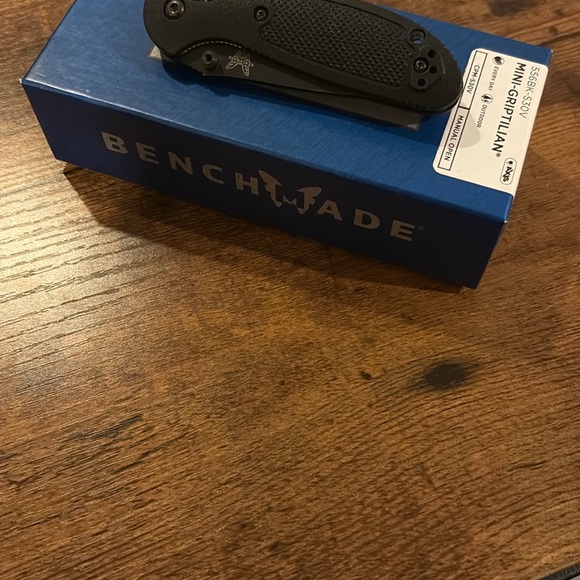 Benchmade Mini Griptilian Black Folding Knife - Picture 5 of 5